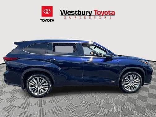 2022 Toyota Highlander Hybrid Platinum
