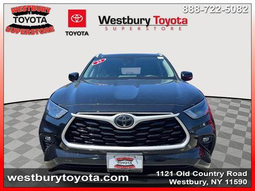 Midnight Black Metallic 2025 Toyota Highlander XLE