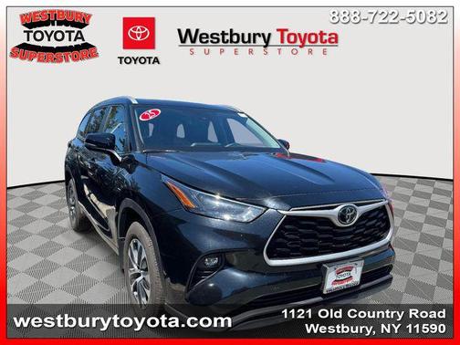 Midnight Black Metallic 2025 Toyota Highlander XLE