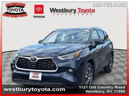 Midnight Black Metallic 2025 Toyota Highlander XLE