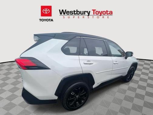 2022 Toyota RAV4 Hybrid SE