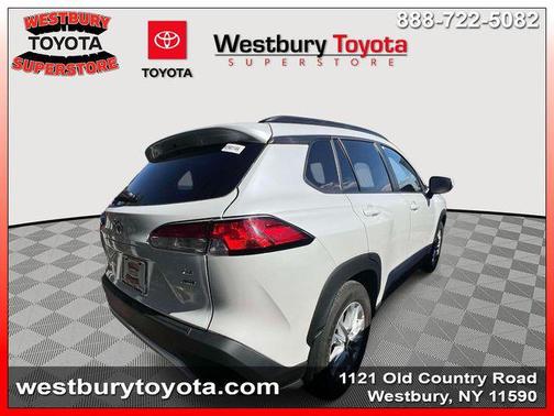 2024 Toyota Corolla Cross LE