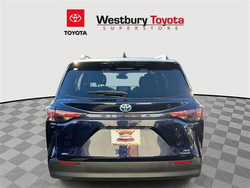 2022 Toyota Sienna XLE