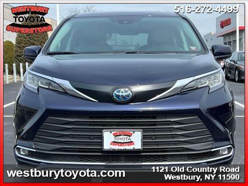 2022 Toyota Sienna XLE 7 Passenger