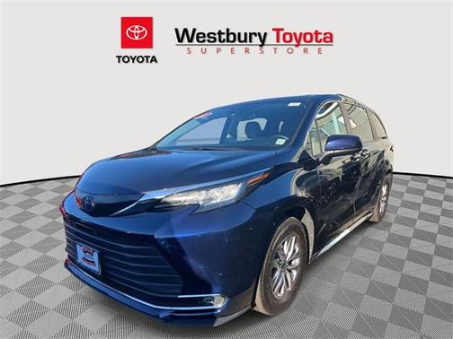 2022 Toyota Sienna XLE