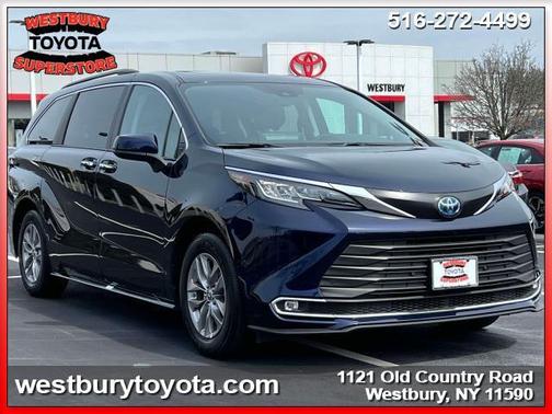 2022 Toyota Sienna XLE 7 Passenger