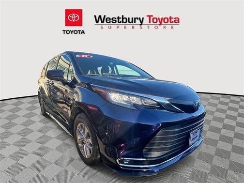 2022 Toyota Sienna XLE