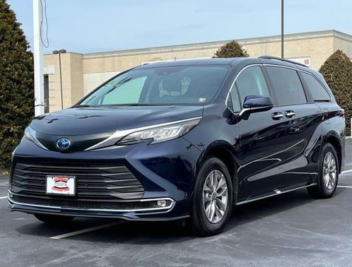 2022 Toyota Sienna XLE 7 Passenger