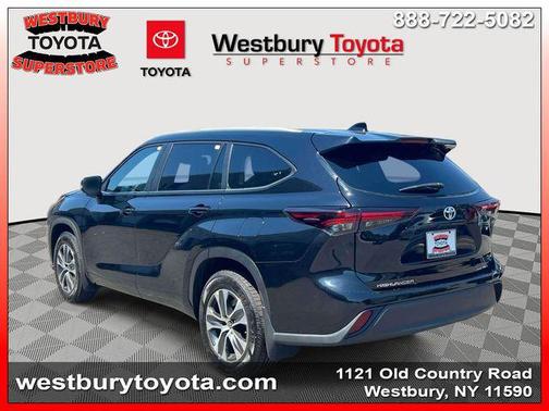 Midnight Black Metallic 2024 Toyota Highlander XLE