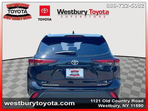 Midnight Black Metallic 2024 Toyota Highlander XLE