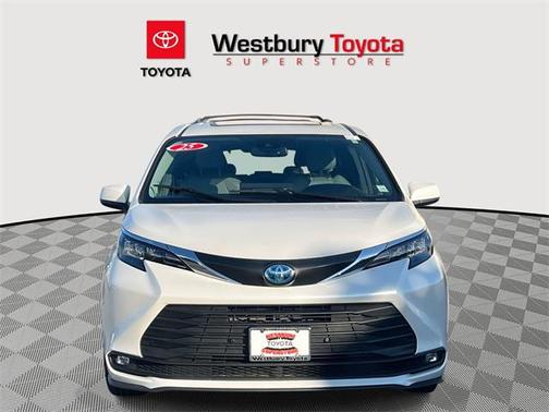 2025 Toyota Sienna XLE