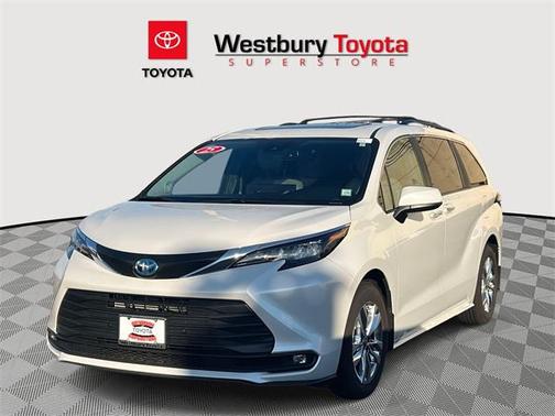 2025 Toyota Sienna XLE