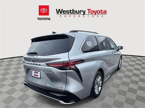 2021 Toyota Sienna XSE 7 Passenger