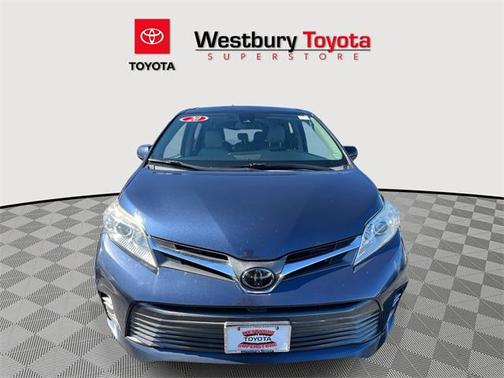 2020 Toyota Sienna XLE