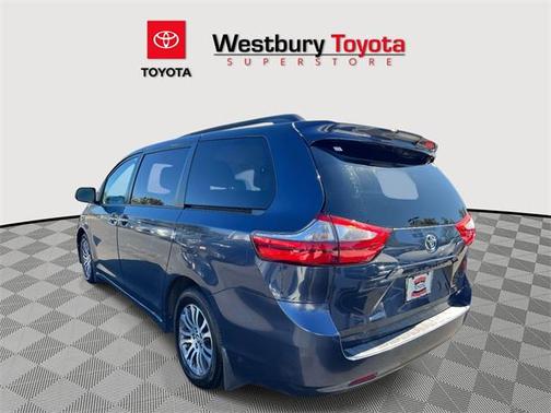 2020 Toyota Sienna XLE
