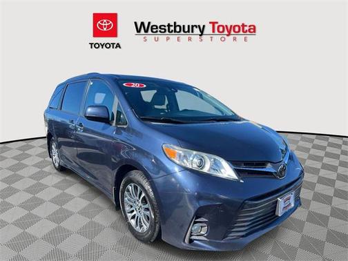 2020 Toyota Sienna XLE