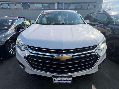 Iridescent Pearl Tricoat 2021 Chevrolet Traverse LT Cloth