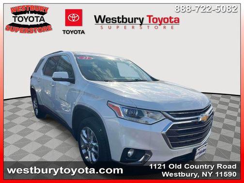 Iridescent Pearl Tricoat 2021 Chevrolet Traverse LT Cloth