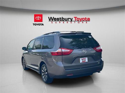 2018 Toyota Sienna XLE