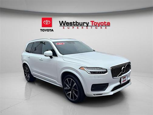 2022 Volvo XC90 T6 Momentum