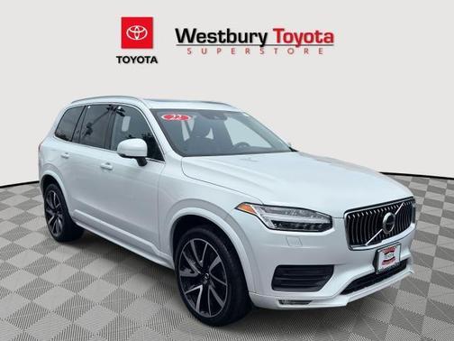 2022 Volvo XC90 T6 Momentum