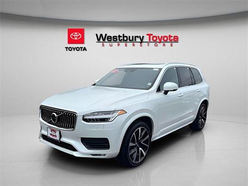 2022 Volvo XC90 T6 Momentum