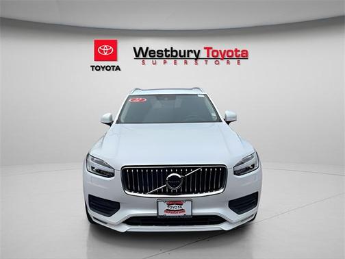 2022 Volvo XC90 T6 Momentum