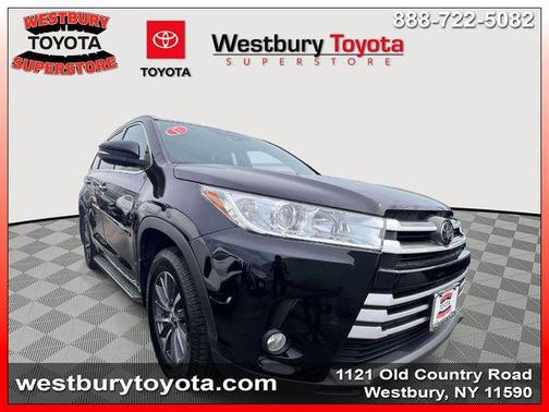 Midnight Black Metallic 2017 Toyota Highlander XLE