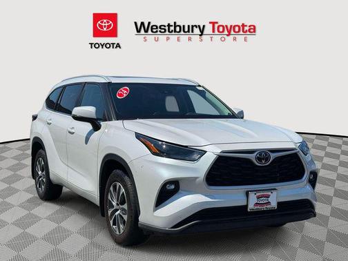 Wind Chill Pearl 2024 Toyota Highlander XLE