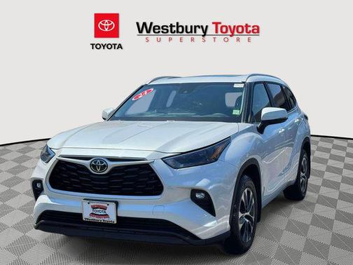Wind Chill Pearl 2024 Toyota Highlander XLE