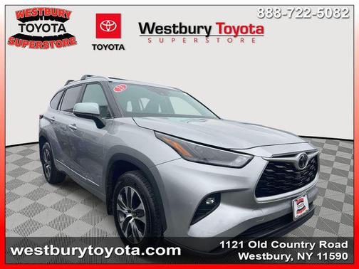 Celestial Silver Metallic 2023 Toyota Highlander XLE