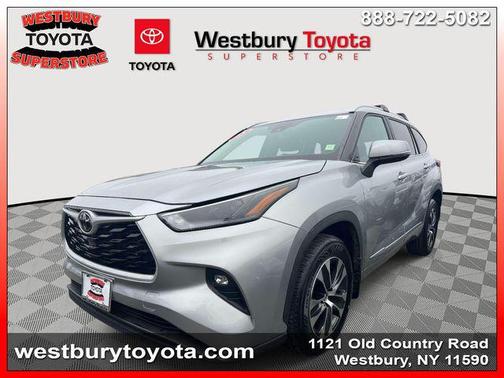 Celestial Silver Metallic 2023 Toyota Highlander XLE