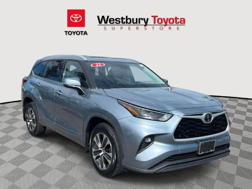 Moon Dust 2022 Toyota Highlander XLE