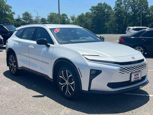 Oxygen White 2025 Toyota Crown Signia XLE