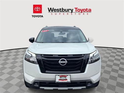 2023 Nissan Pathfinder SL 4WD