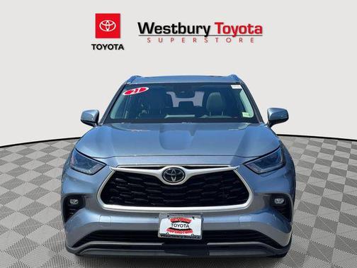 Moon Dust 2021 Toyota Highlander XLE