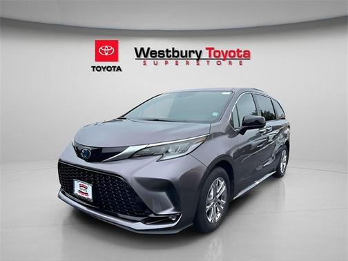 2022 Toyota Sienna XSE 7 Passenger