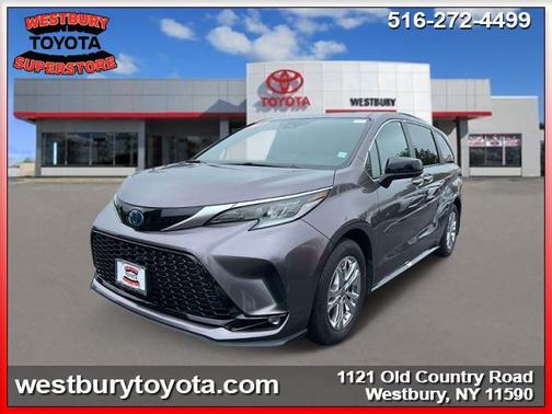 2022 Toyota Sienna XSE 7 Passenger