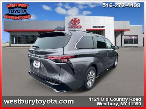 2022 Toyota Sienna XSE 7 Passenger