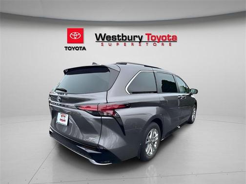 2022 Toyota Sienna XSE 7 Passenger