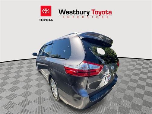 2016 Toyota Sienna XLE