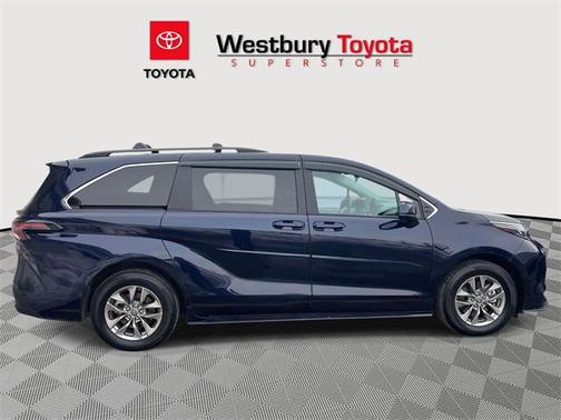 2025 Toyota Sienna LE