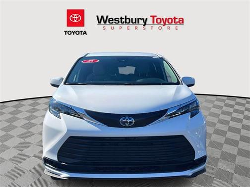 2025 Toyota Sienna LE