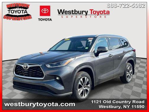 Midnight Black Metallic 2021 Toyota Highlander XLE