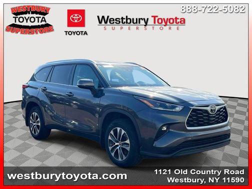 Midnight Black Metallic 2021 Toyota Highlander XLE