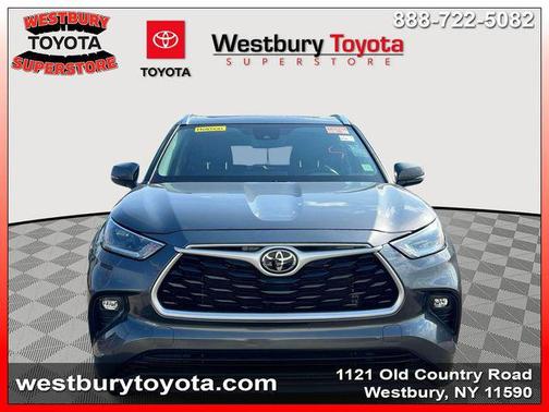 Midnight Black Metallic 2021 Toyota Highlander XLE