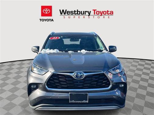 2023 Toyota Highlander Hybrid Platinum