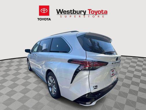 Wind Chill Pearl 2023 Toyota Sienna XSE 7 Passenger