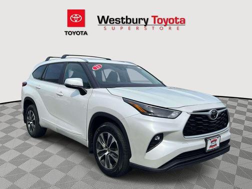 Wind Chill Pearl 2023 Toyota Highlander XLE