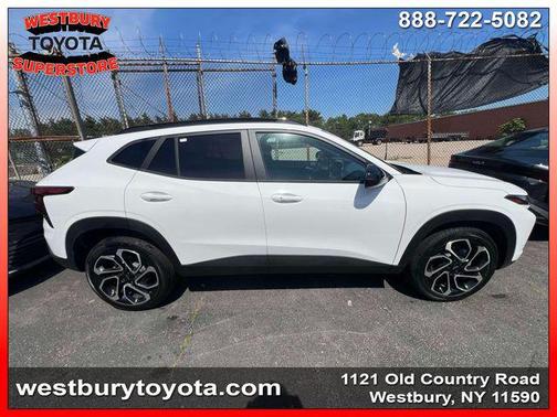 Summit White 2026 Chevrolet Trax FWD 2RS